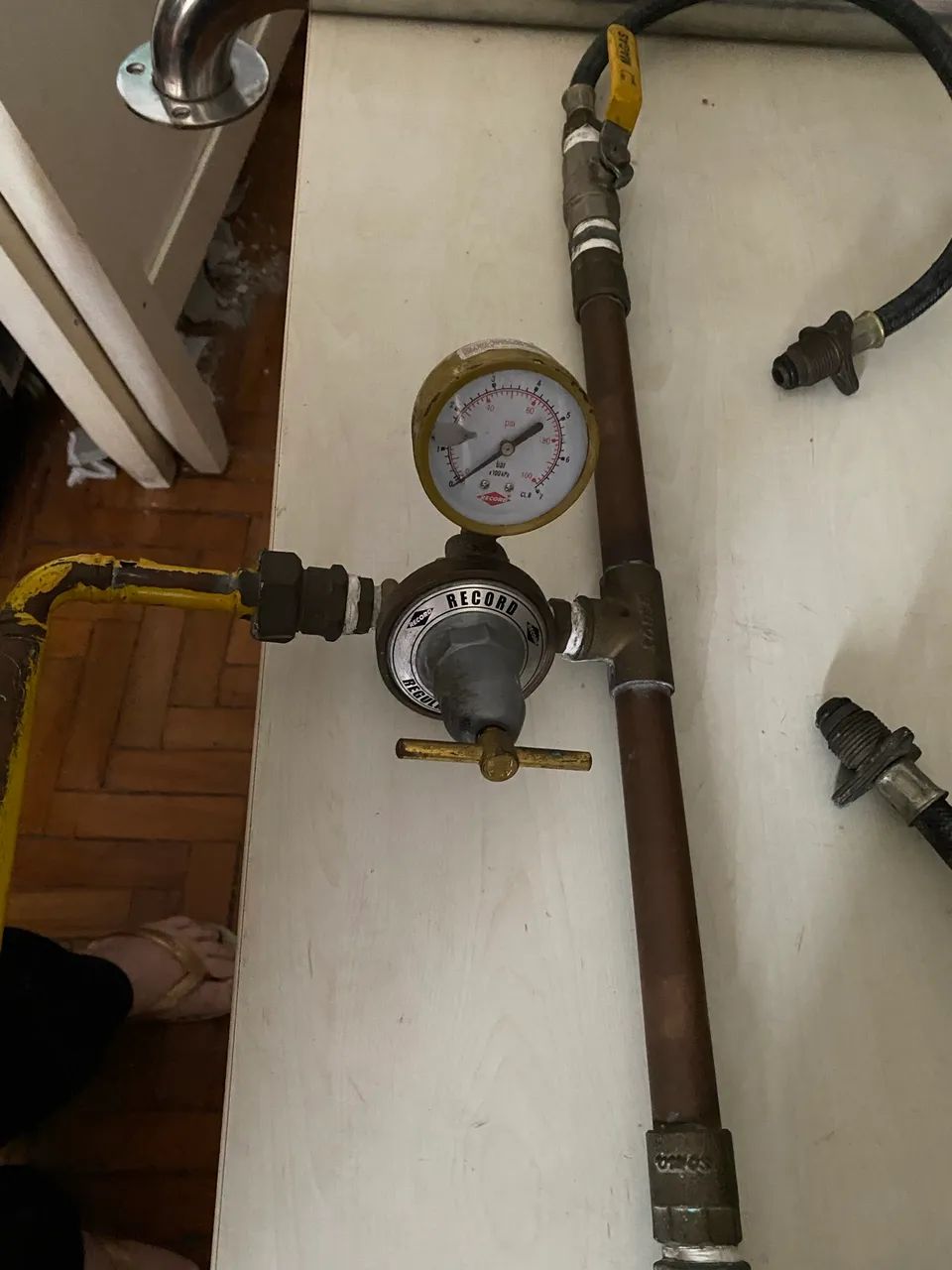 Regulador de pressão de gás com manômetro acoplado - Foto 3