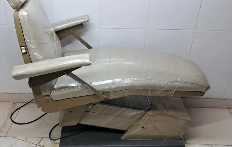 Cadeira Eletrônica muito para Trabalhar com Tatuagens ou corte de cabelo outras atividades