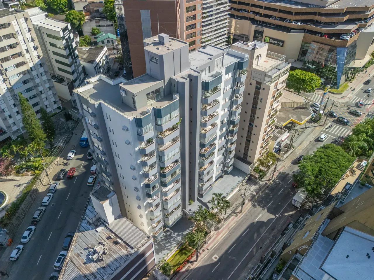 Apartamento com 5 Dormitórios no Centro  Conforto, Espaço e Localização Imbatível - Foto 4