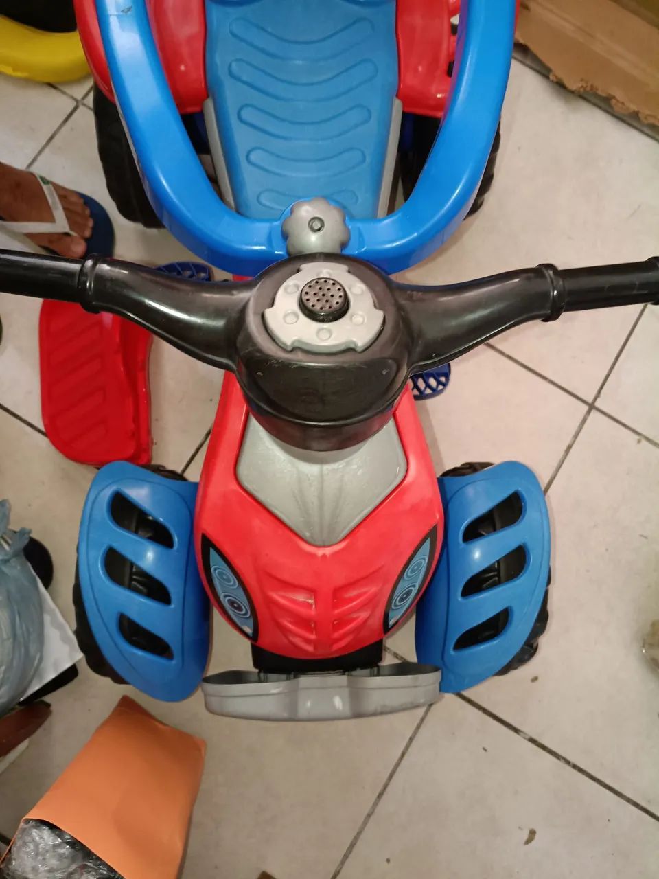 Carrinho de bebê com pedal  - Foto 2