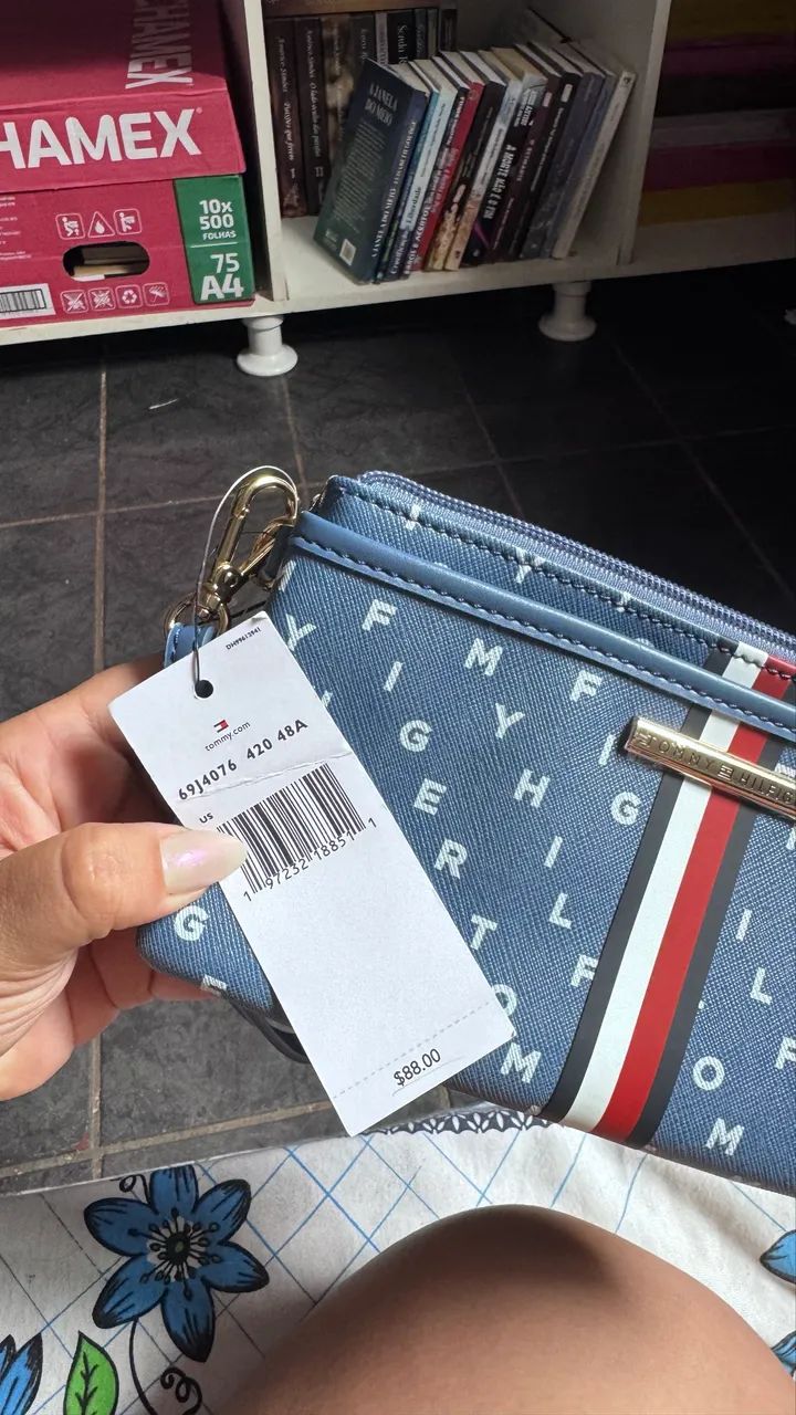 Carteira / Porta-celular Tommy Hilfiger Original - Nova com Etiqueta - Foto 2