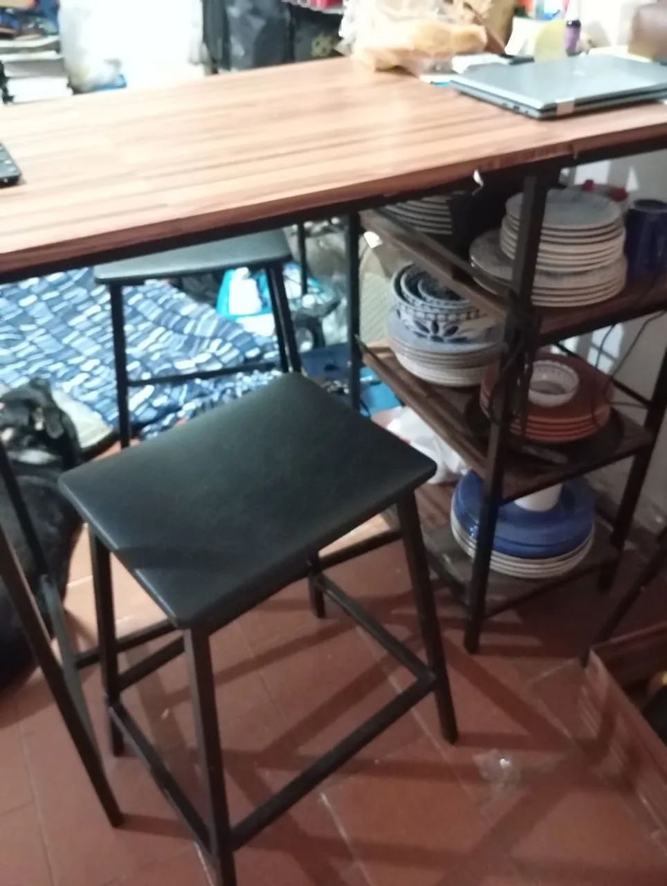 Mesa com duas banquetas  - Foto 2