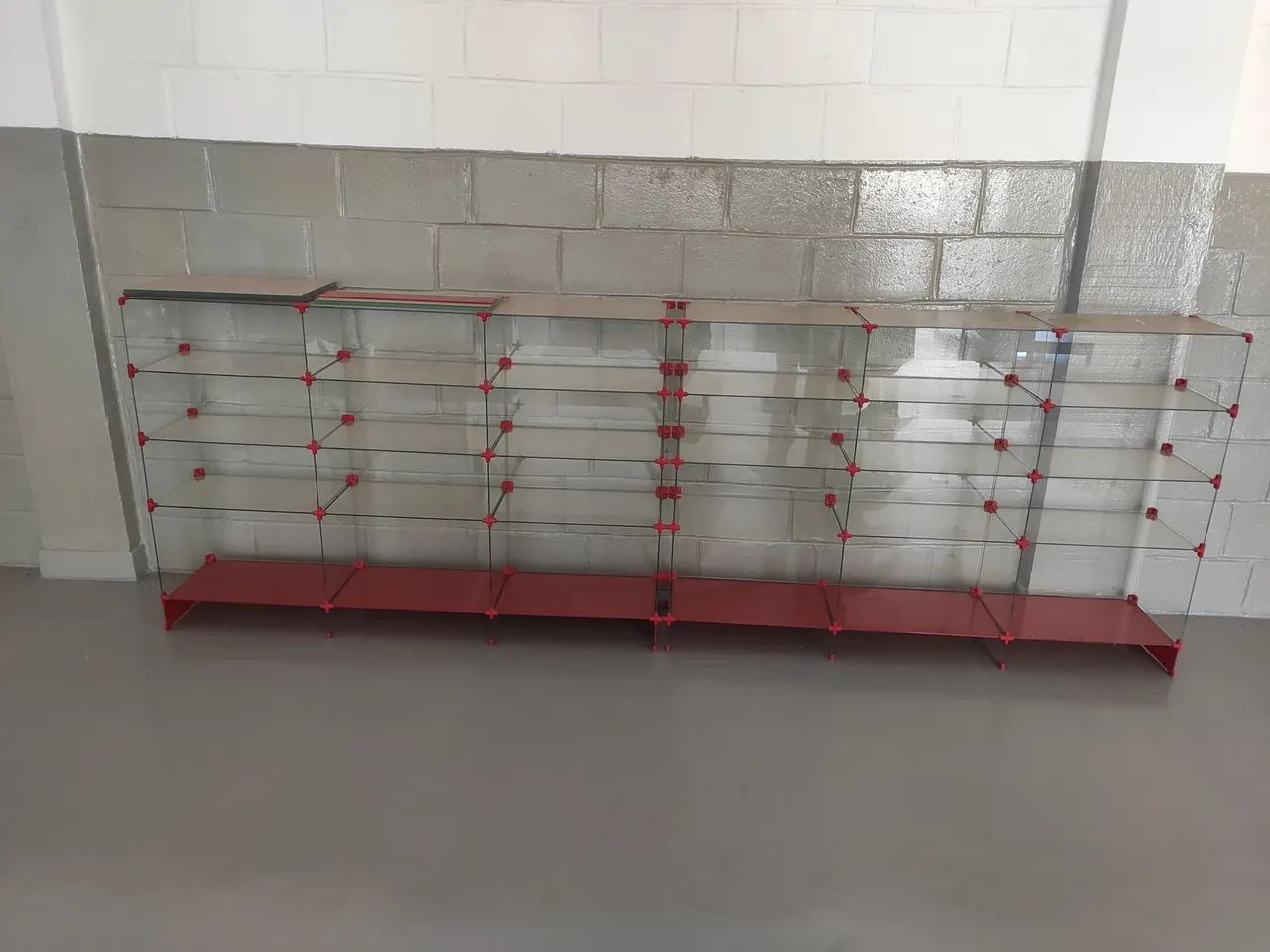 Vendo mostruários em vidro