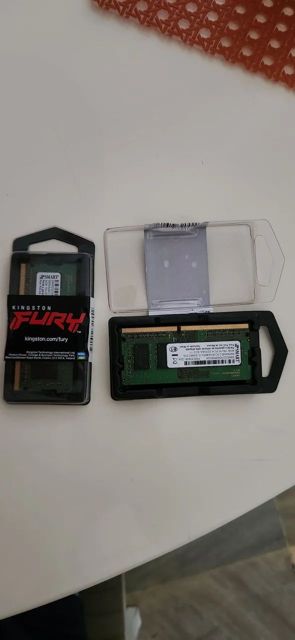 2 chips de Memória RM 4GB DDR4 3200MHz para Notebook