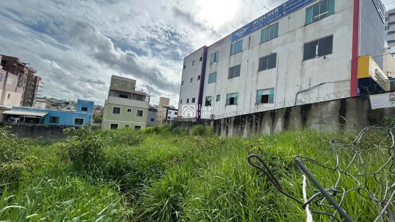 Excelente lote comercial no Cabral - Foto 2