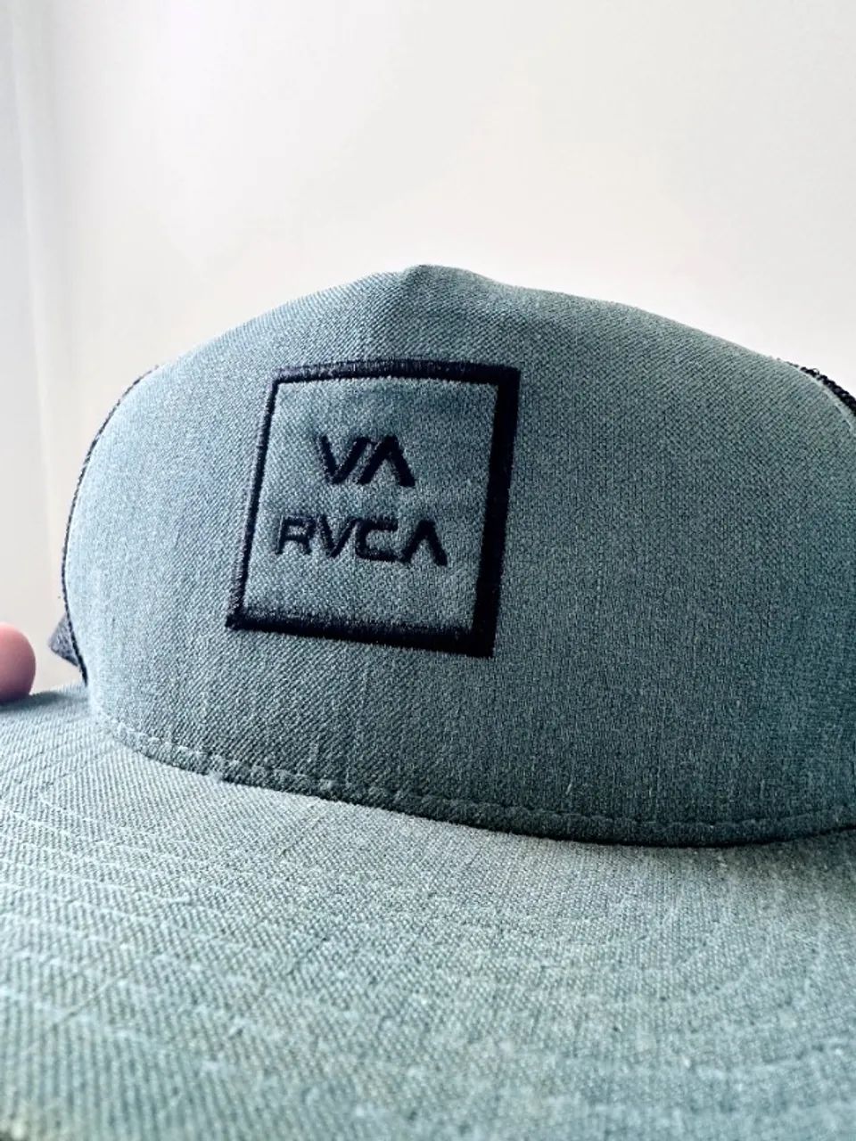 Boné RVCA Snapback com Mesh Importado Verde, versão japonesa