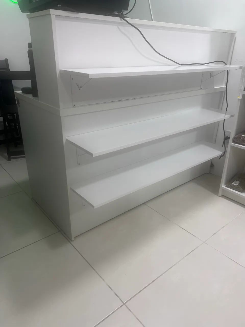Balcão caixa com expositor frontal  - Foto 2