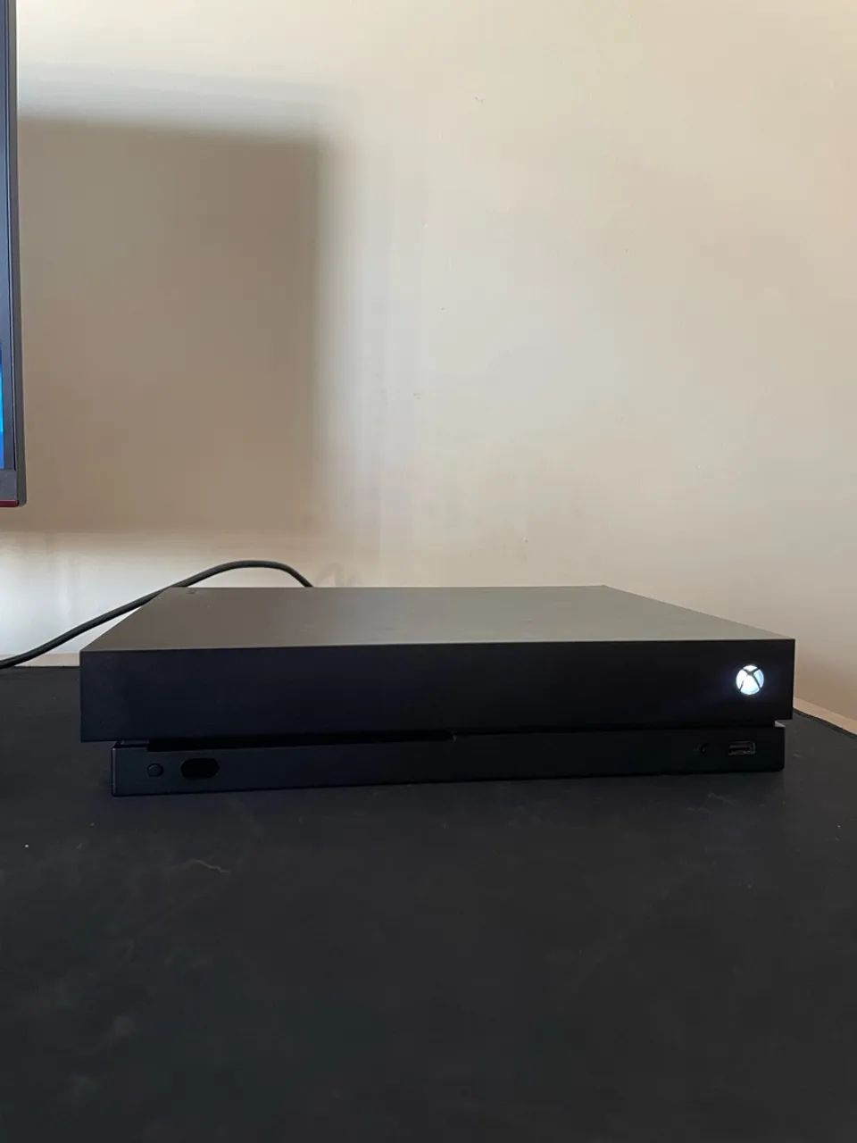 Xbox one x 1Tb 2 controles  - Foto 2