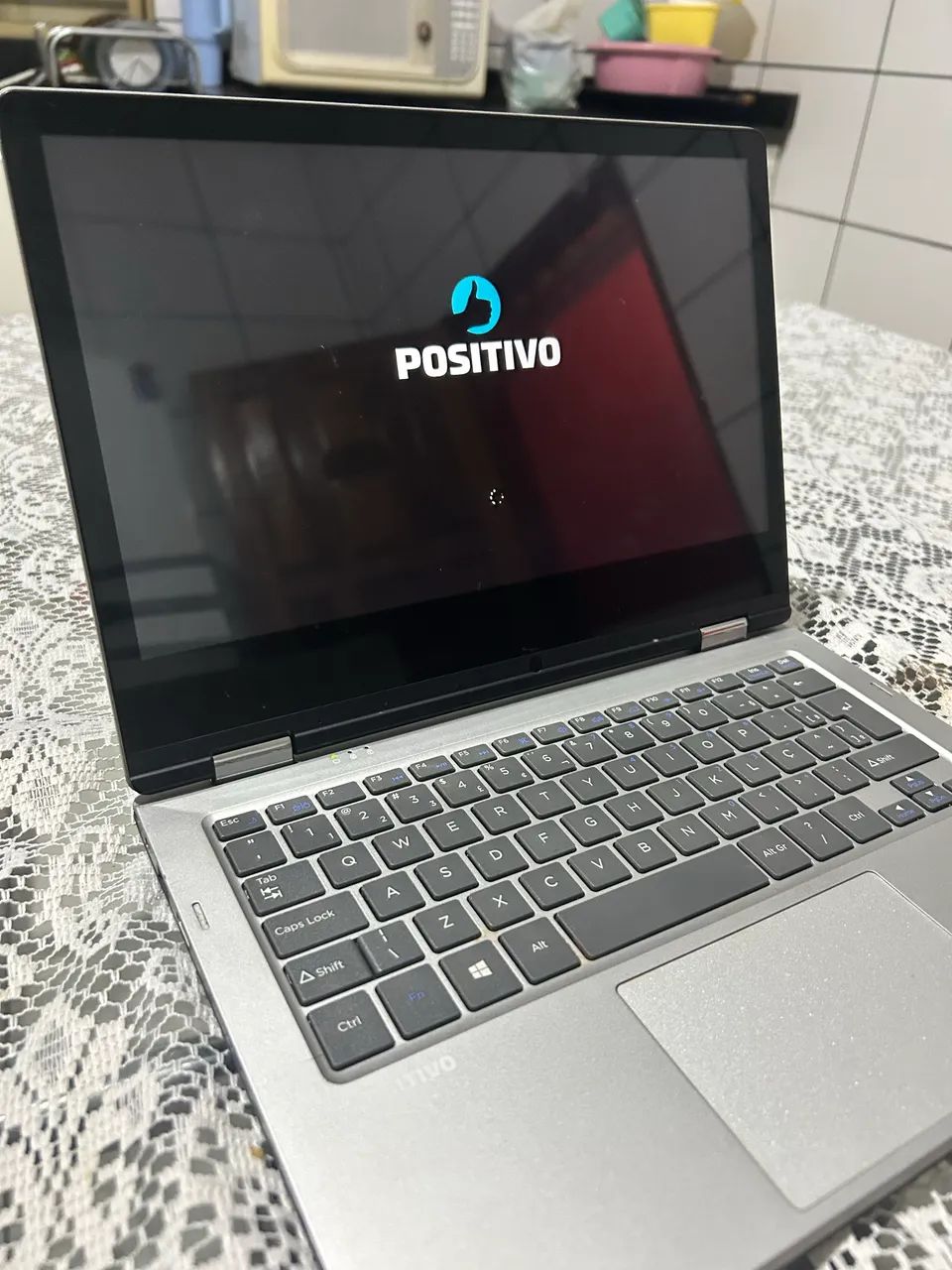 Notebook positivo vira tablete 