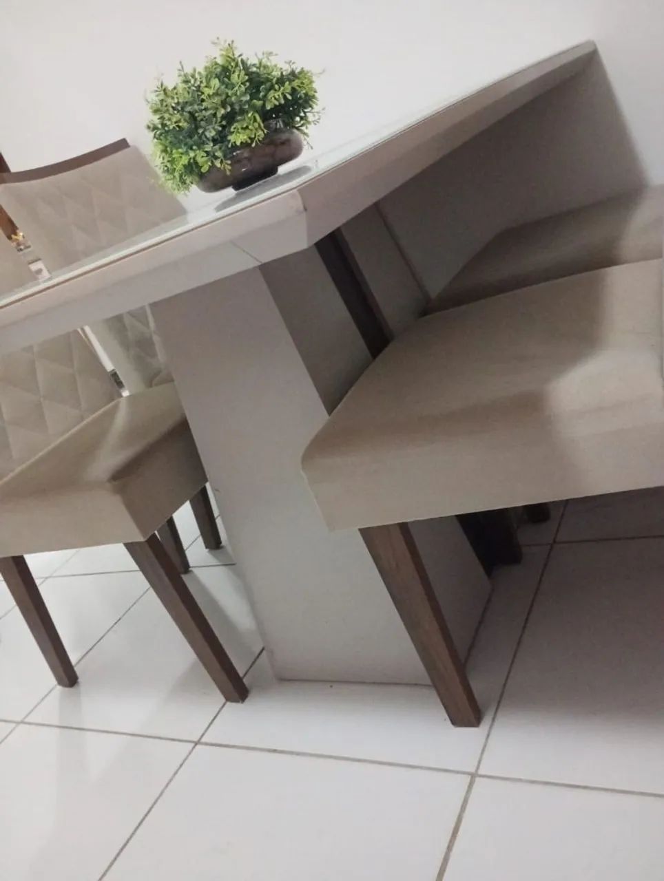 Vendo mesa com 4 cadeiras - Foto 2