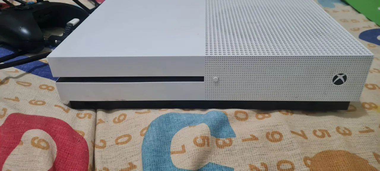XBOX ONE S 1TB 4K BLU-RAY HDR - Foto 4