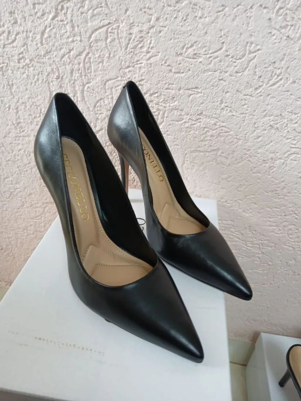 Sapatos scarpins novos na caixa  - Foto 5