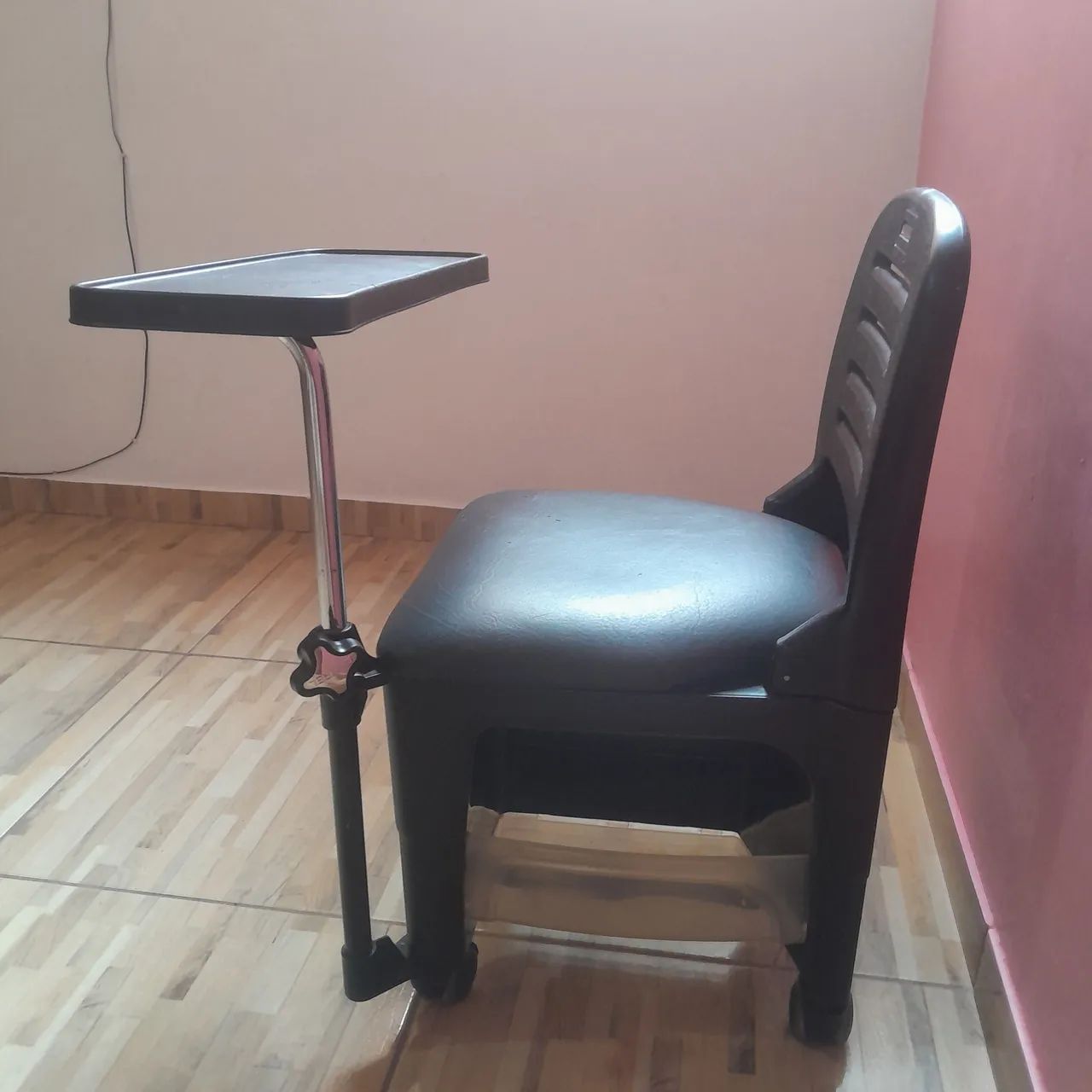 Vendo cadeira de manicure em bom estado de conservação  - Foto 3
