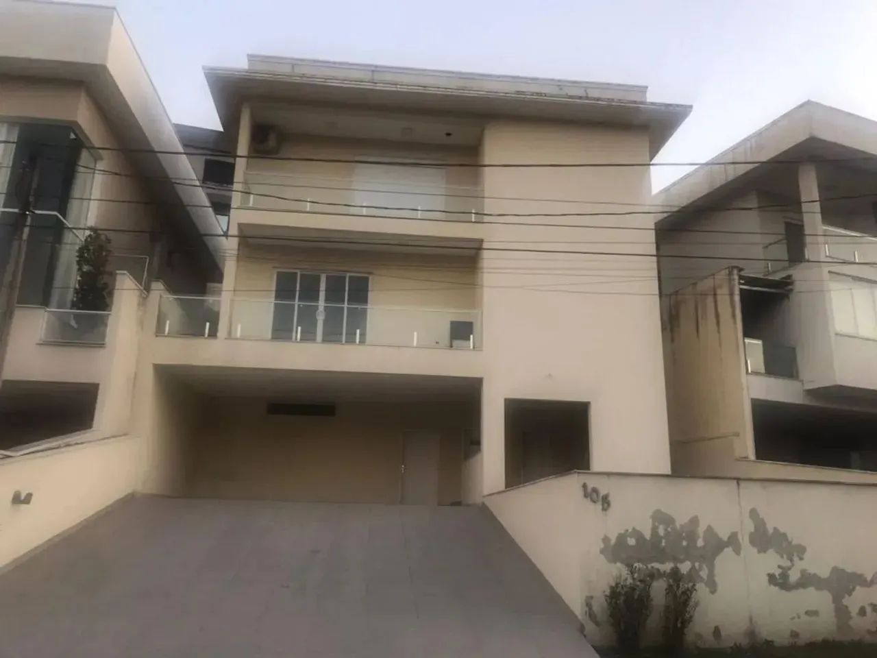 Sobrado Casa para Locação- 3 Suítes com Piscina-  Residencial Real Park - Arujá - SP