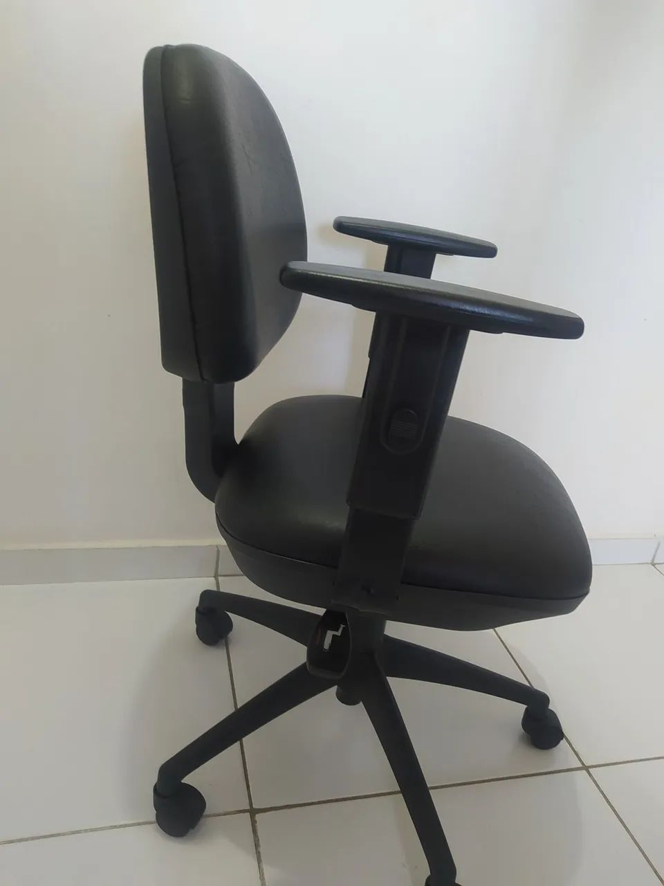 Cadeira Escritório ergométrica Mareli - Foto 3