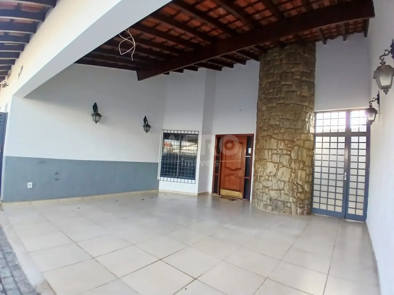 Casa com 4 dormitórios e toda climatizada - Foto 2