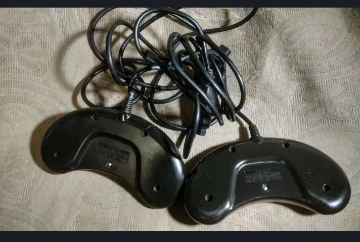 Controle do game Tectoy da Master sustém. 