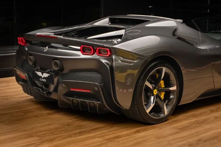 Ferrari SF 90 STRADALE 4.0 V8 Bi-Turbo (Híbrido), foto 15 de 18