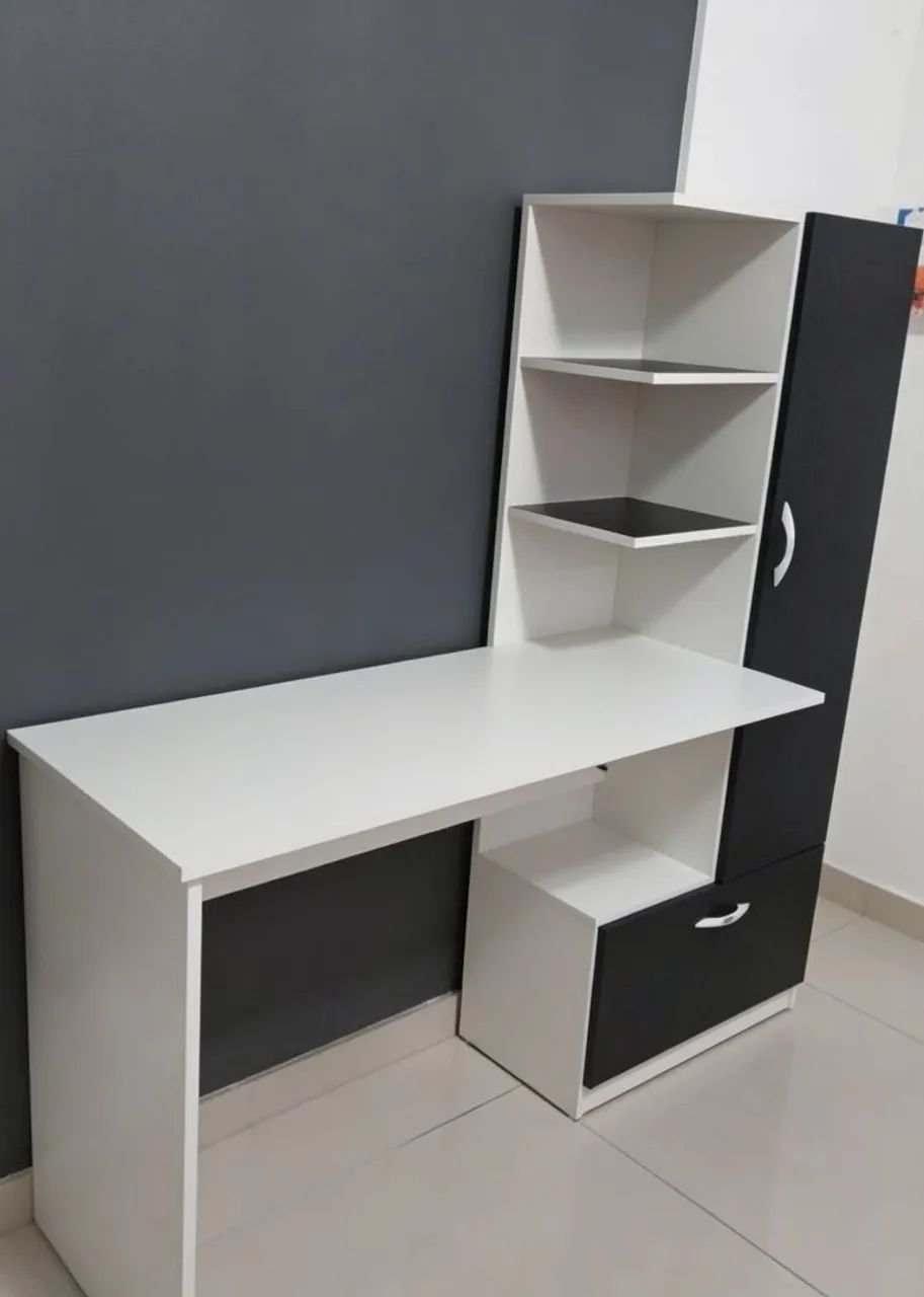 Mesa home office com estante em mdf 
