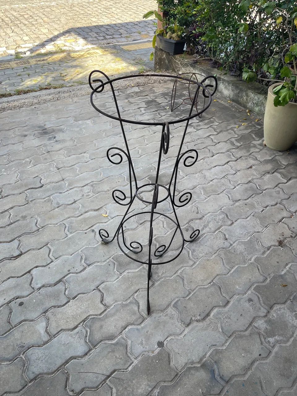 Base de ferro para jarro