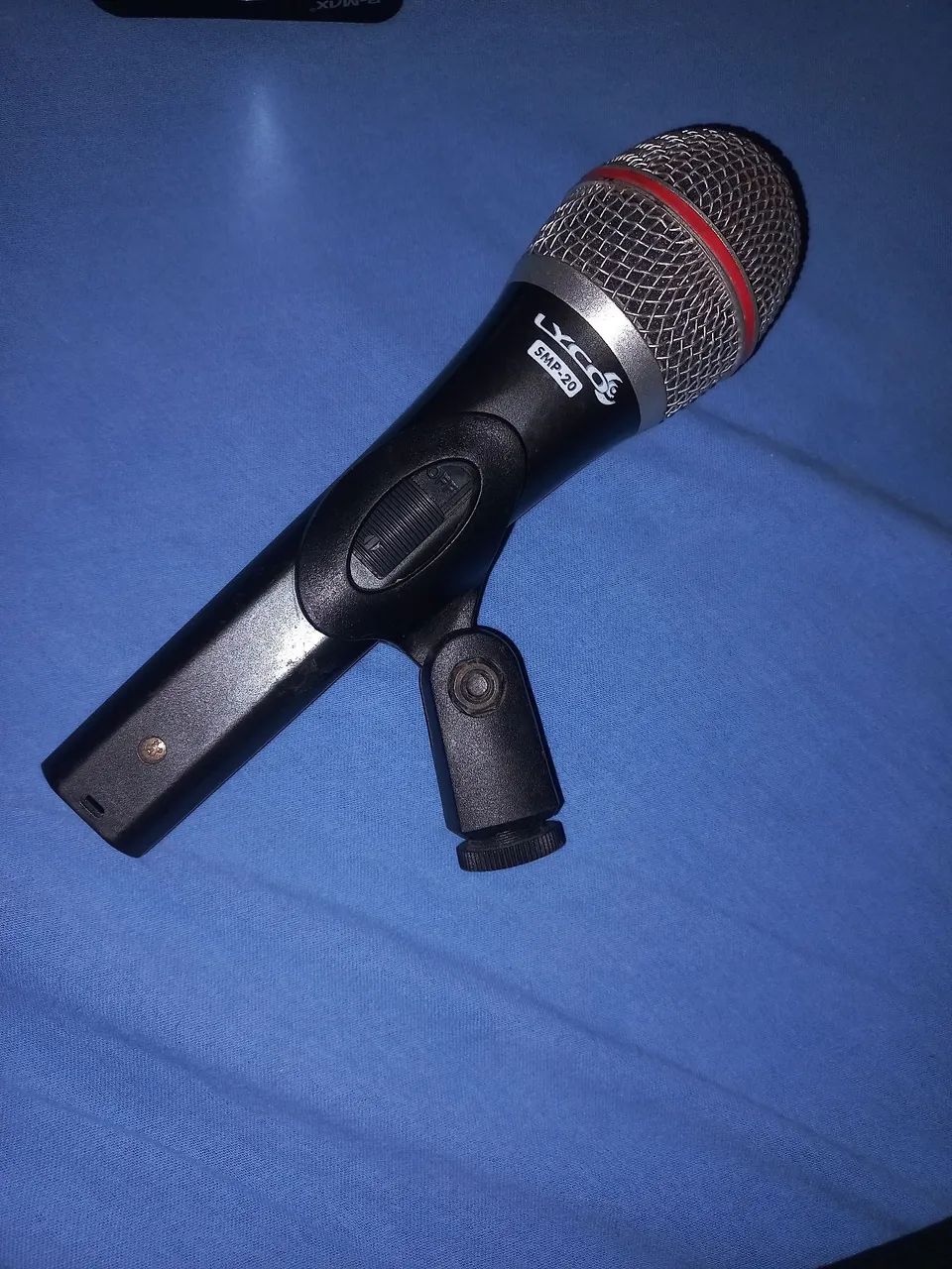 MICROFONE COM CABO