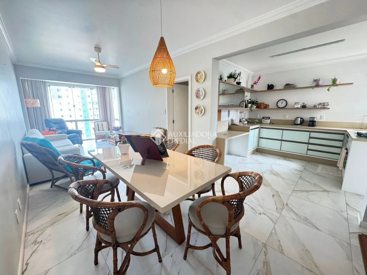 Apartamento de 3 dorm(suite) na rua Crispim Mira