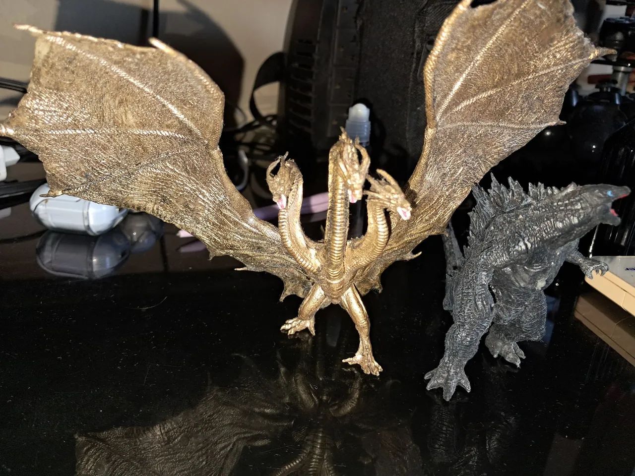 Figures Godzilla, ghidorah e shikamaru