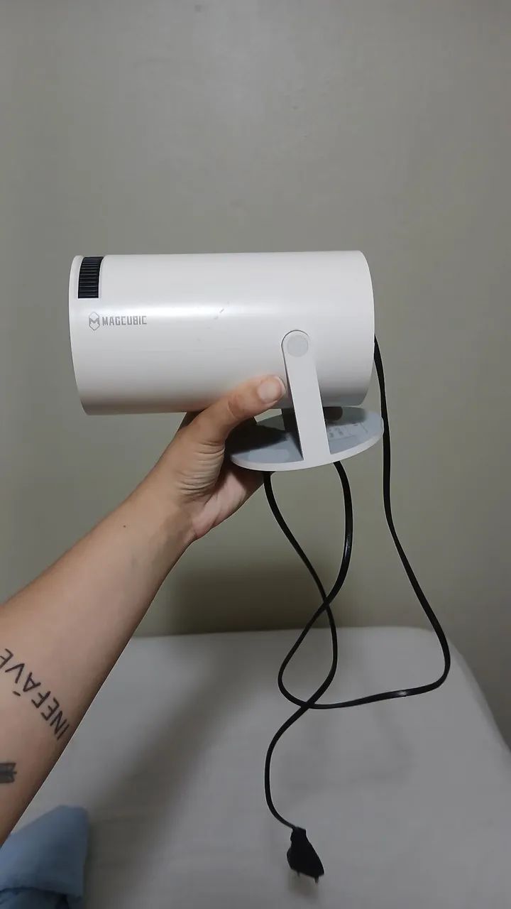 Mini projetor portátil