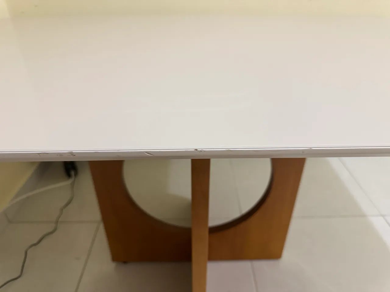 Mesa tampo de vidro com pés em madeira maciça  - Foto 4