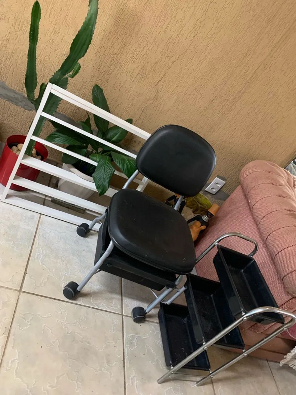 Cadeirinha de manicure 