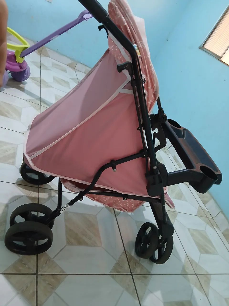 VENDO -Carrinho De Bebê Rosa - Foto 2
