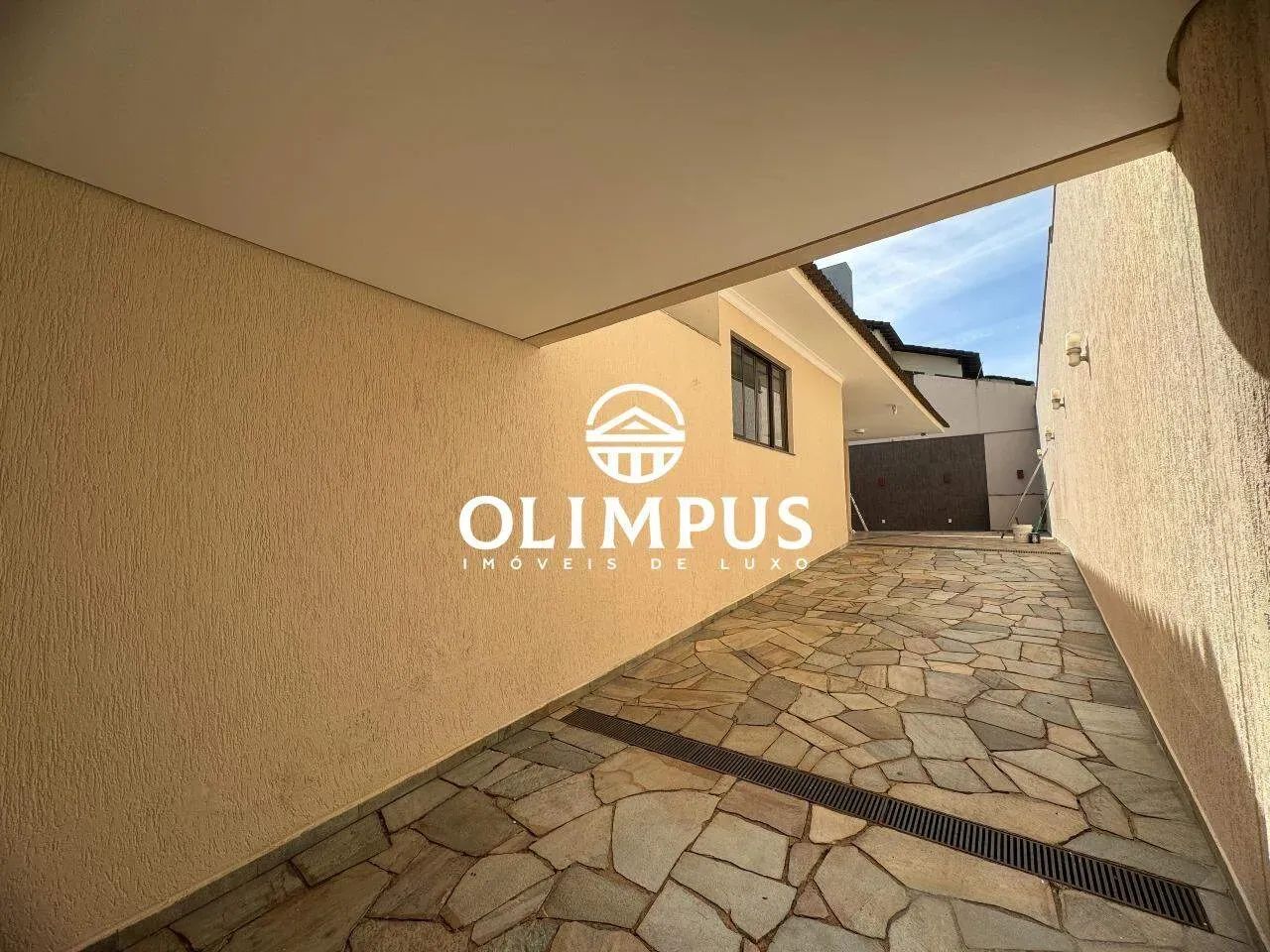 CÓD. 4337 - Excelente sobrado com área de 345m² no Bairro Centro - Foto 2