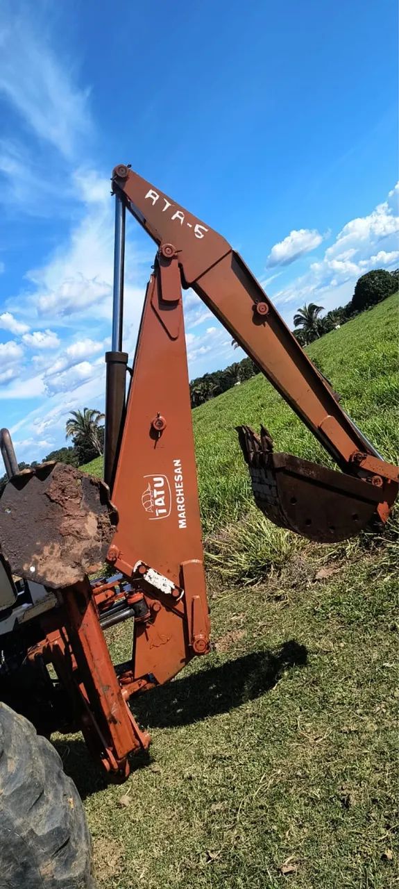 Retroescavadeira Tatu Marchesan R-5 - Excelente Estado - Pronta para Trabalhar - Foto 6