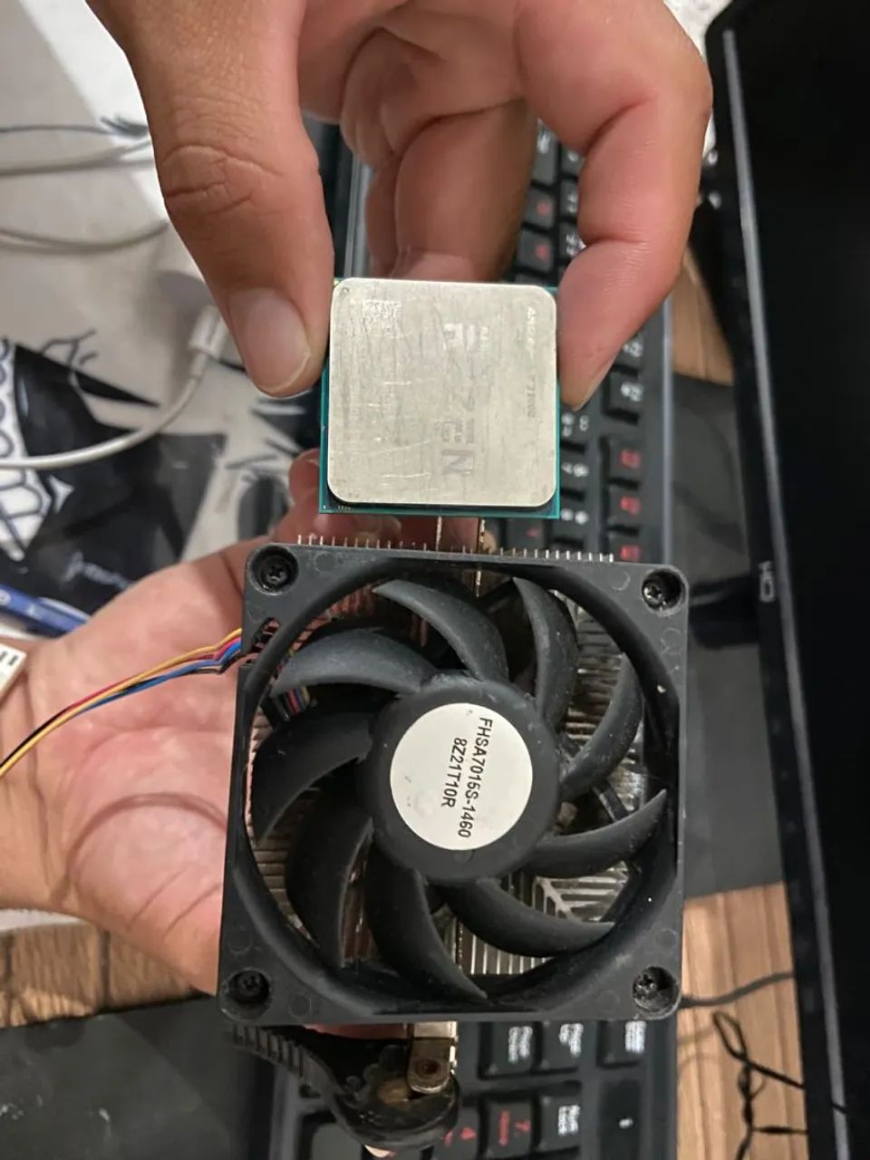 Processador AMD Ryzen 3 2200G + Cooler AM4 - 4 Núcleos