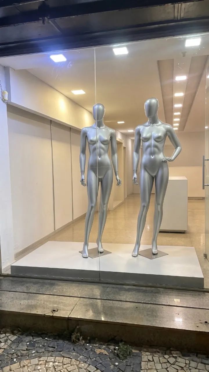 MANEQUIN