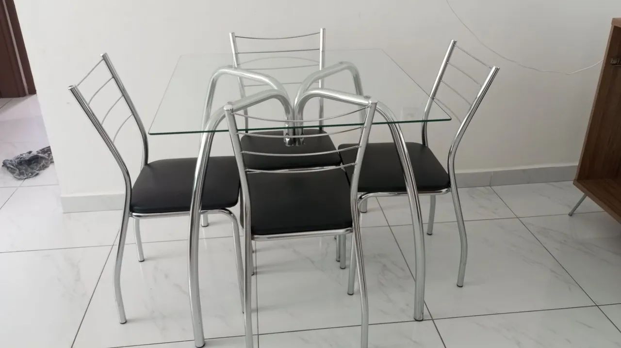 Mesa 4 cadeiras 