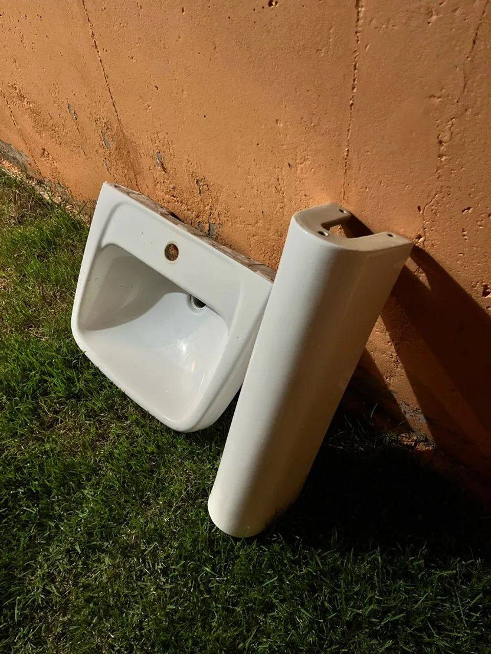 Pia de banheiro com coluna - Foto 2