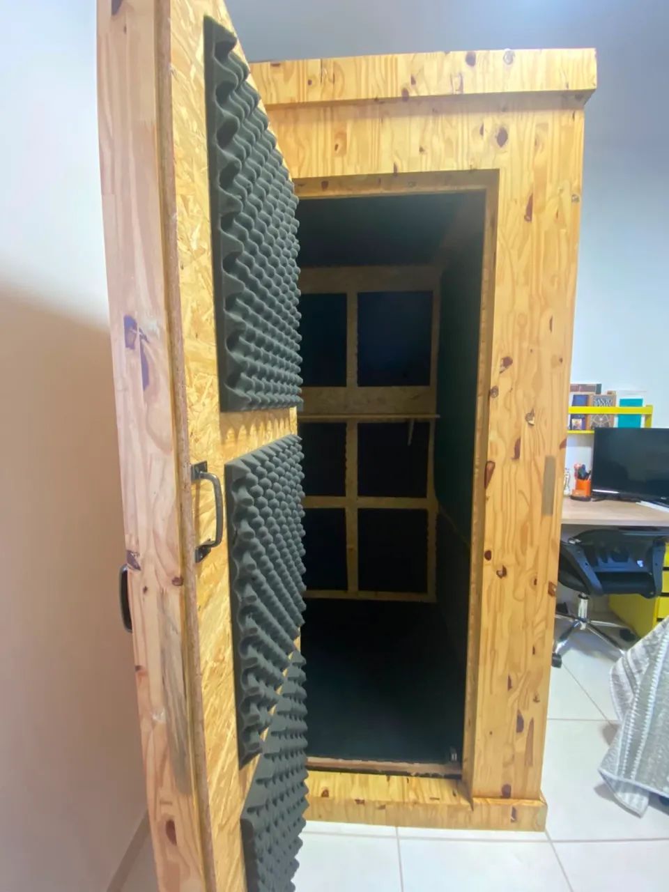 Cabine Acústica em Pinus e OSB - Foto 2