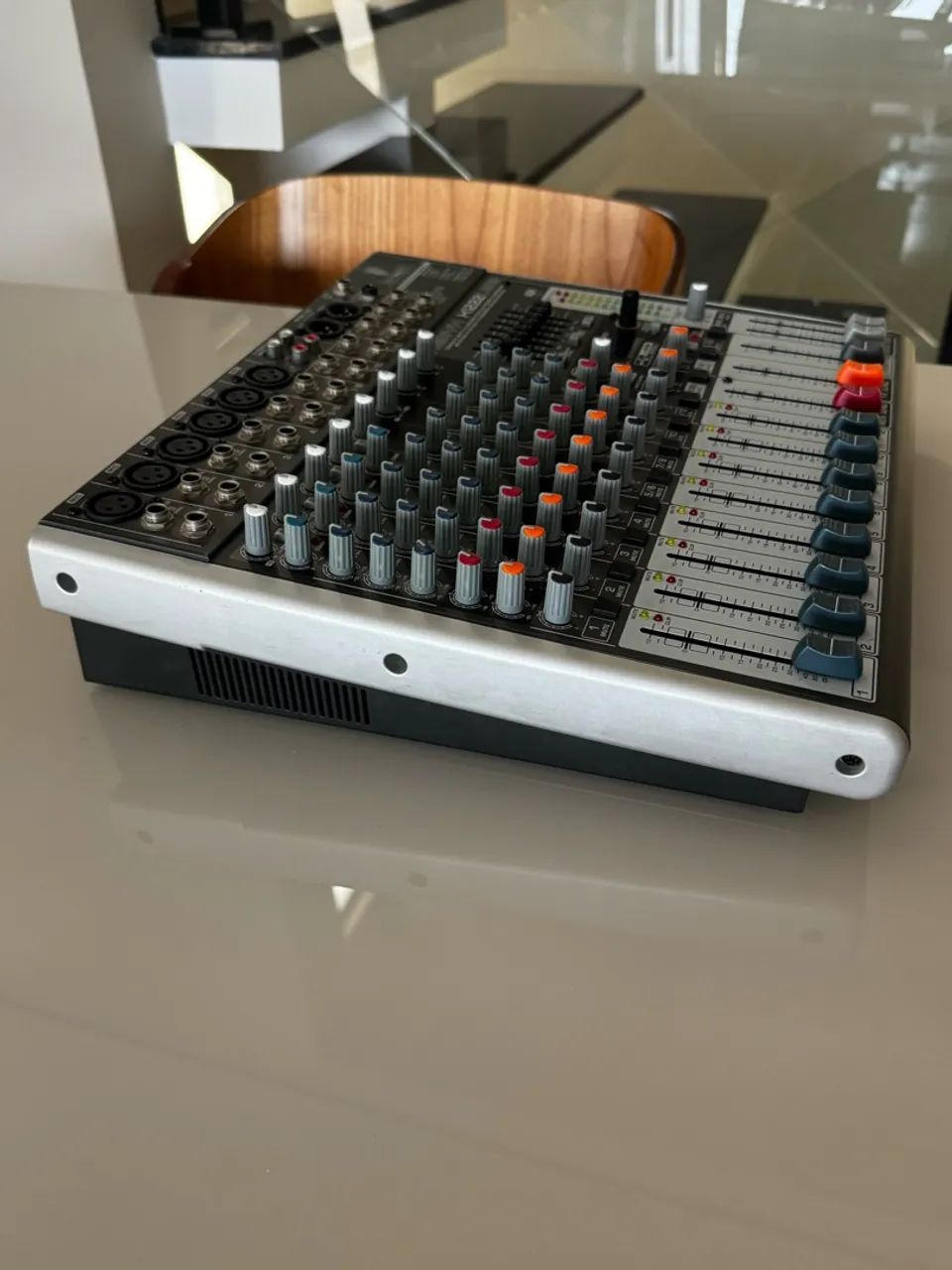 Mesa de Som Behringer Xenyx X1222USB - Foto 2