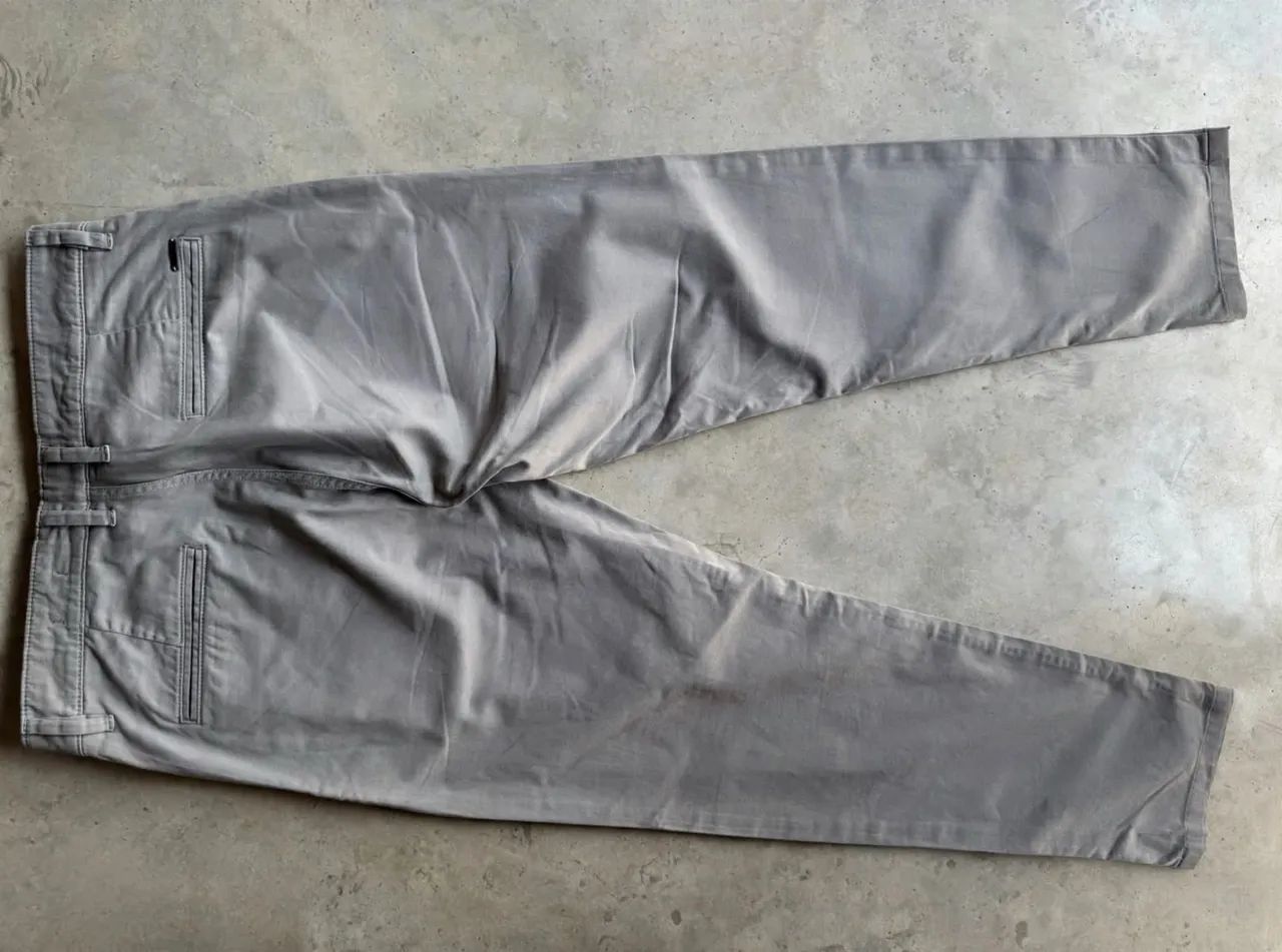 Calça Hugo Boss chinó slim fit cinza 42  - Foto 3
