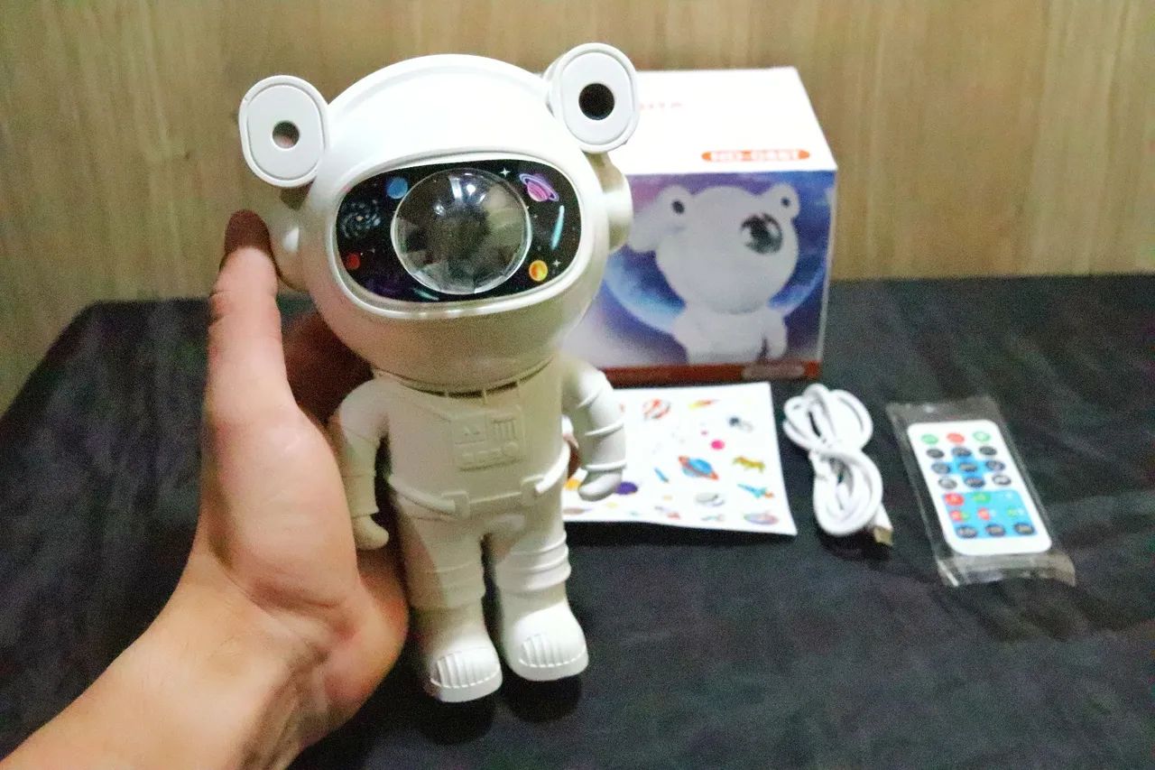 Projetor astronauta com Caixa de som e controle - NOVO - Foto 2
