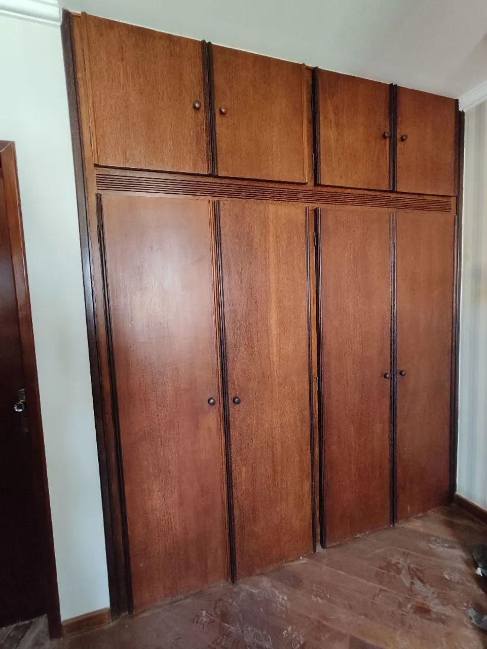 2 Guarda roupas com  220x260 cm cada
