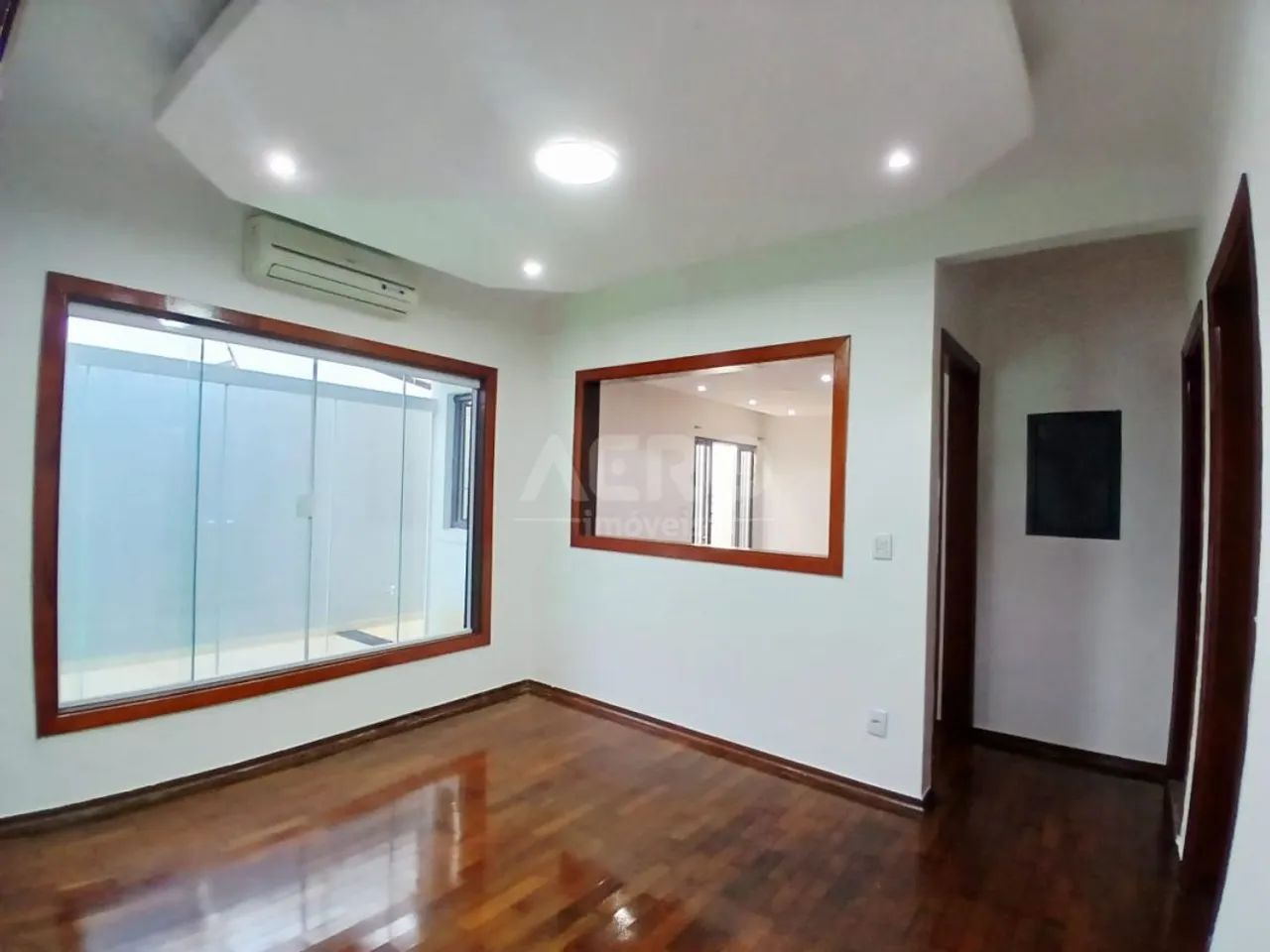 Casa com 4 dormitórios e toda climatizada - Foto 4