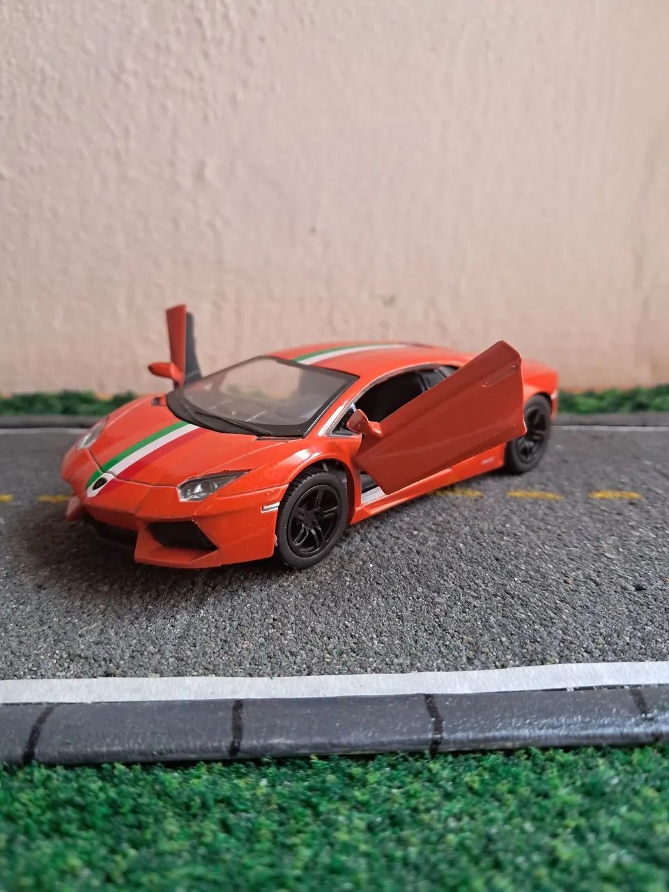 miniatura lamborghini aventador laranja 1/38 - Foto 2