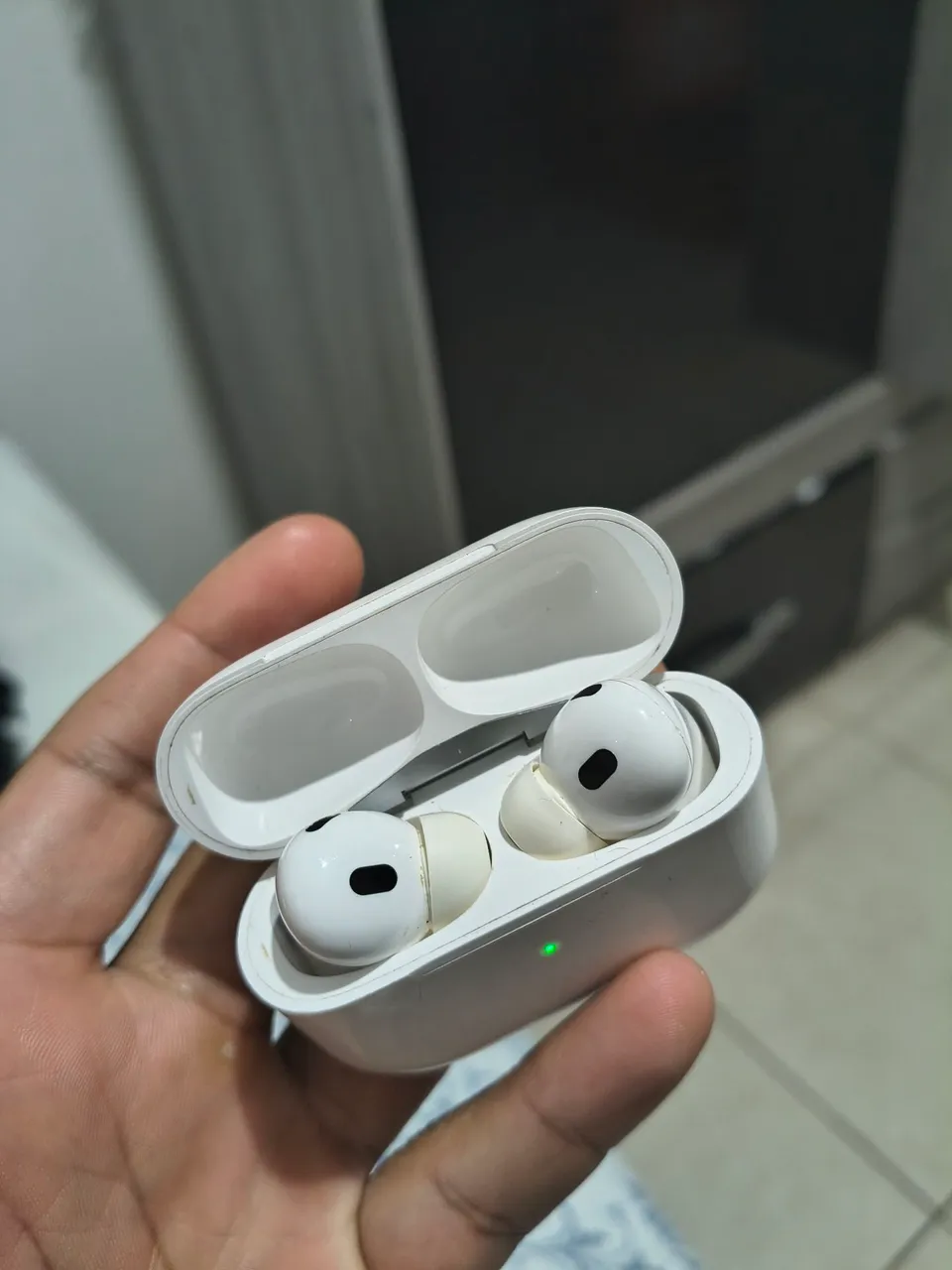 AirPods Pro 2 (Lightning) Modelo A2699 - Case + Lado Esquerdo