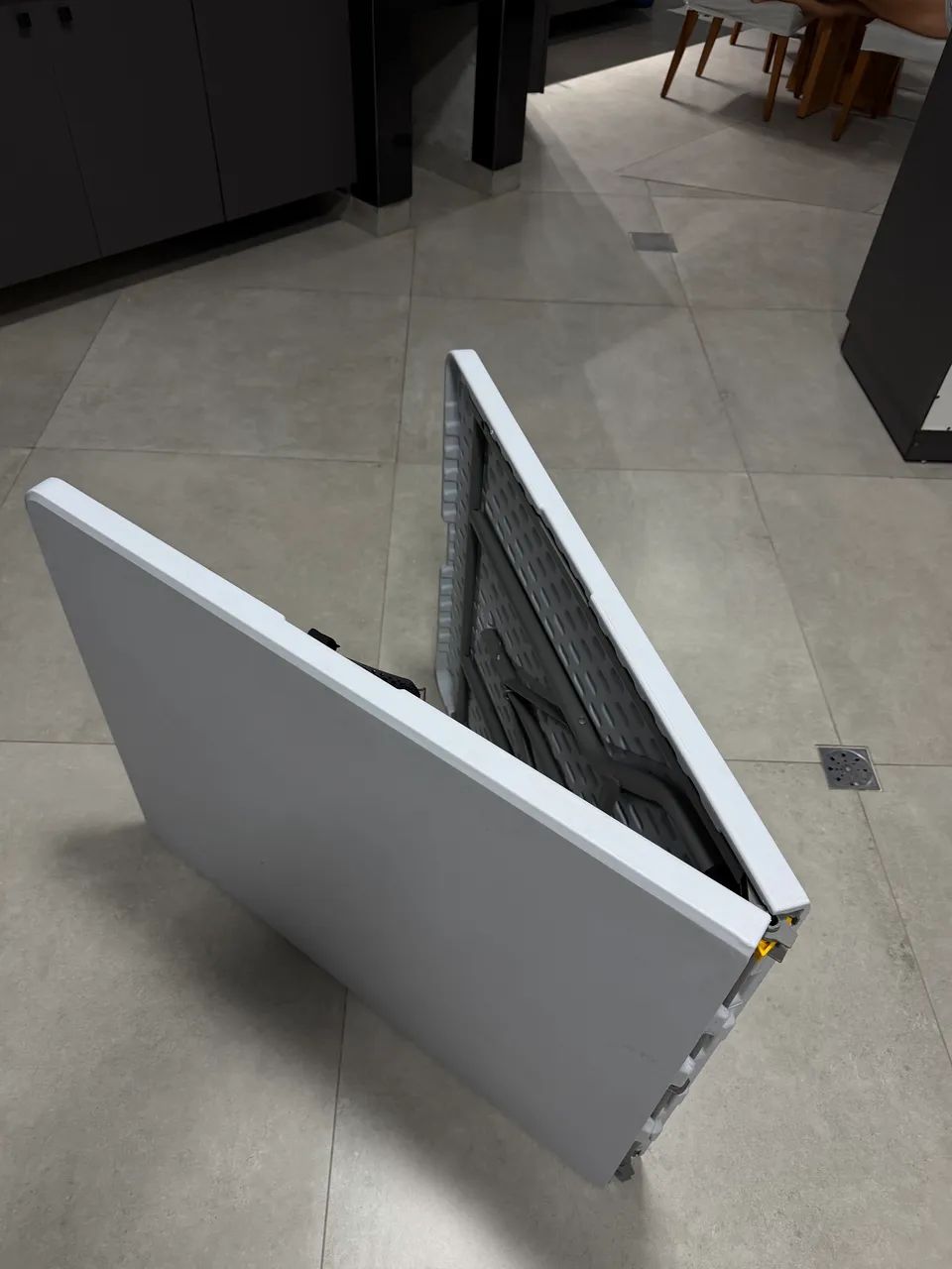 Mesa plástica 1,80x0,75 dobrável 