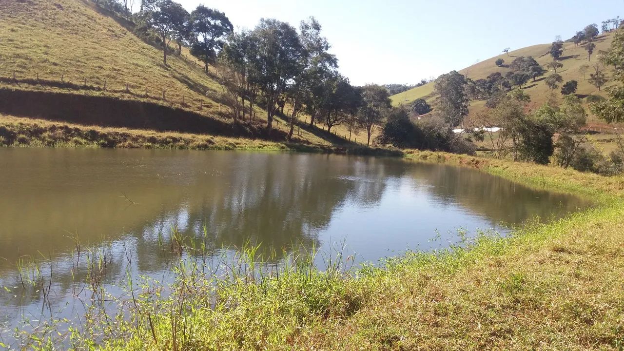 Sítio com cachoeira 