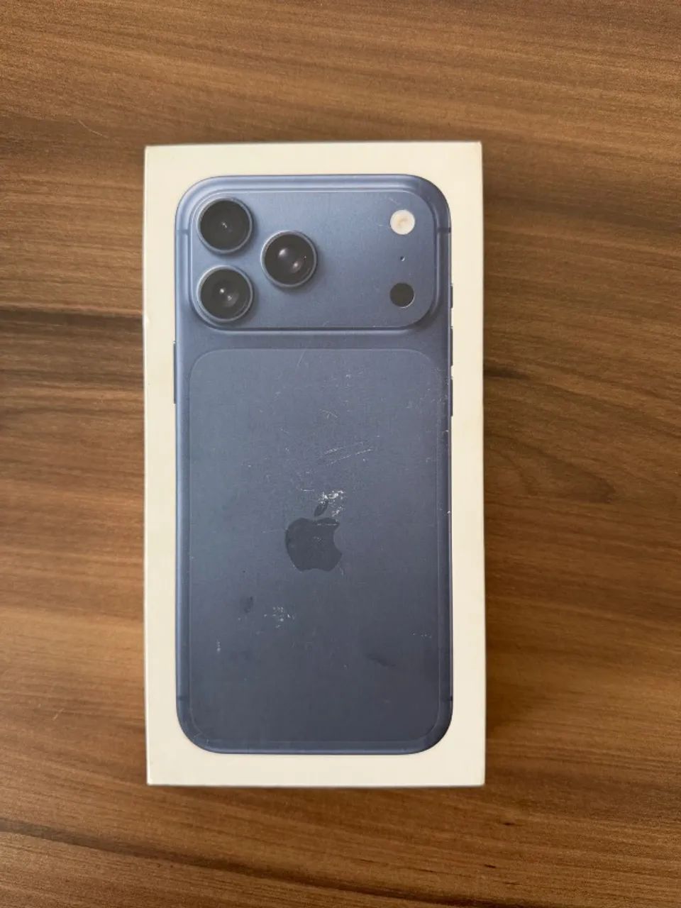 iPhone 17 Pro Max lacrado 