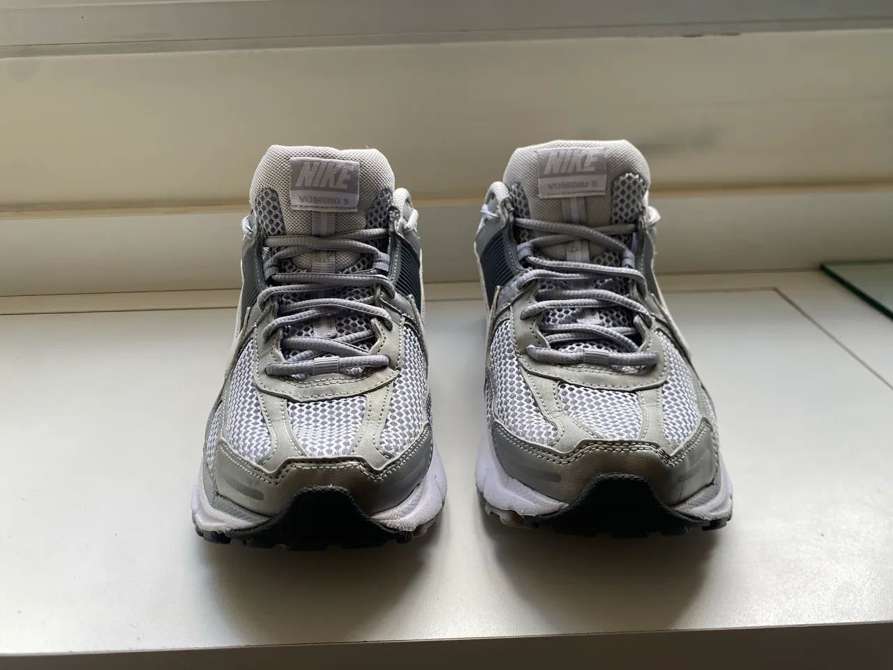 tenis nike vomero 5  - Foto 4