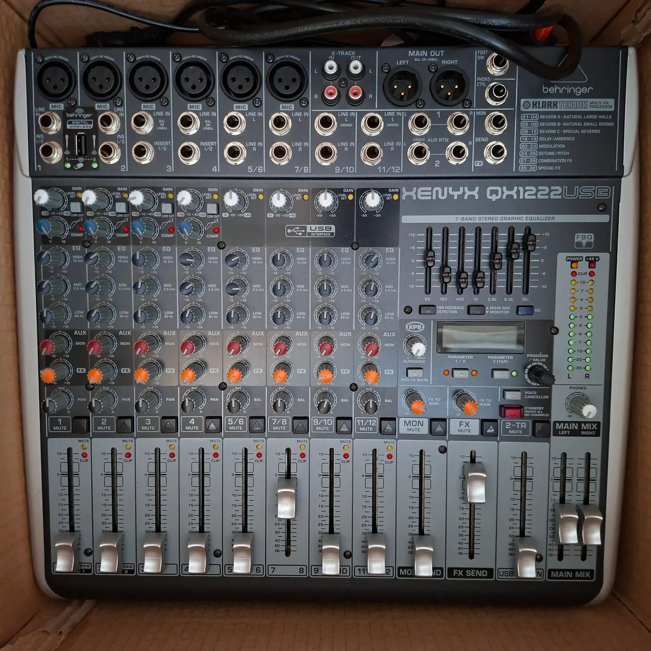 Mesa de som behringer novíssima  - Foto 4
